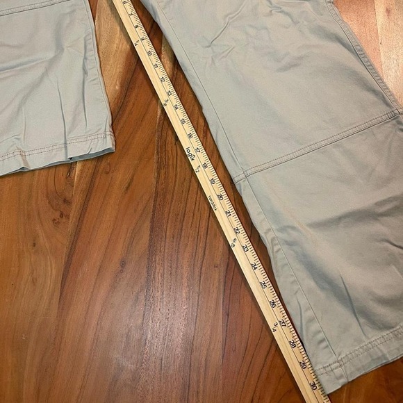 Cream cargo pants with elastic waistband and multiple pockets size 18 - Picture 5 of 6